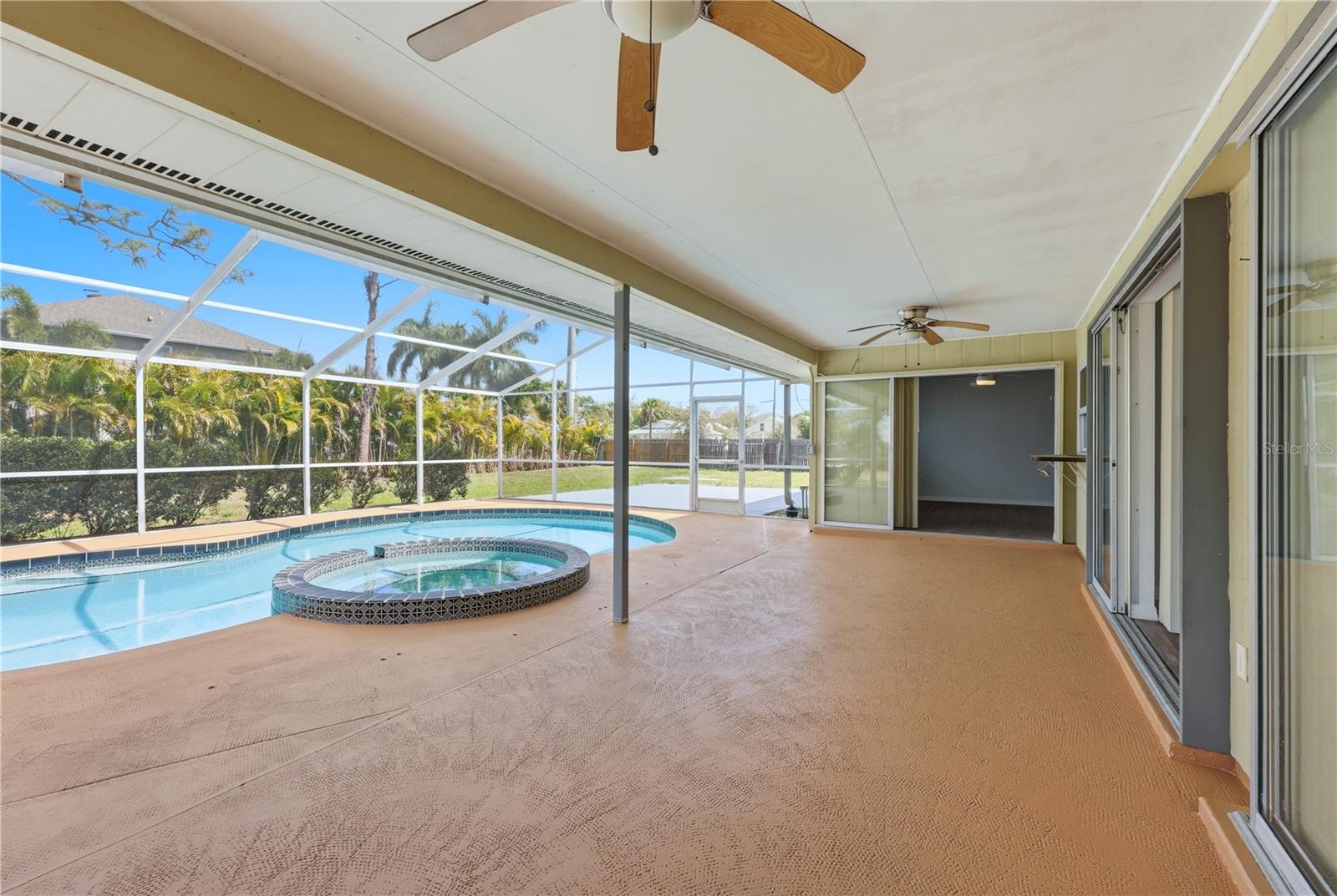 SARASOTA VENICE CO 11 37 18 - Residential