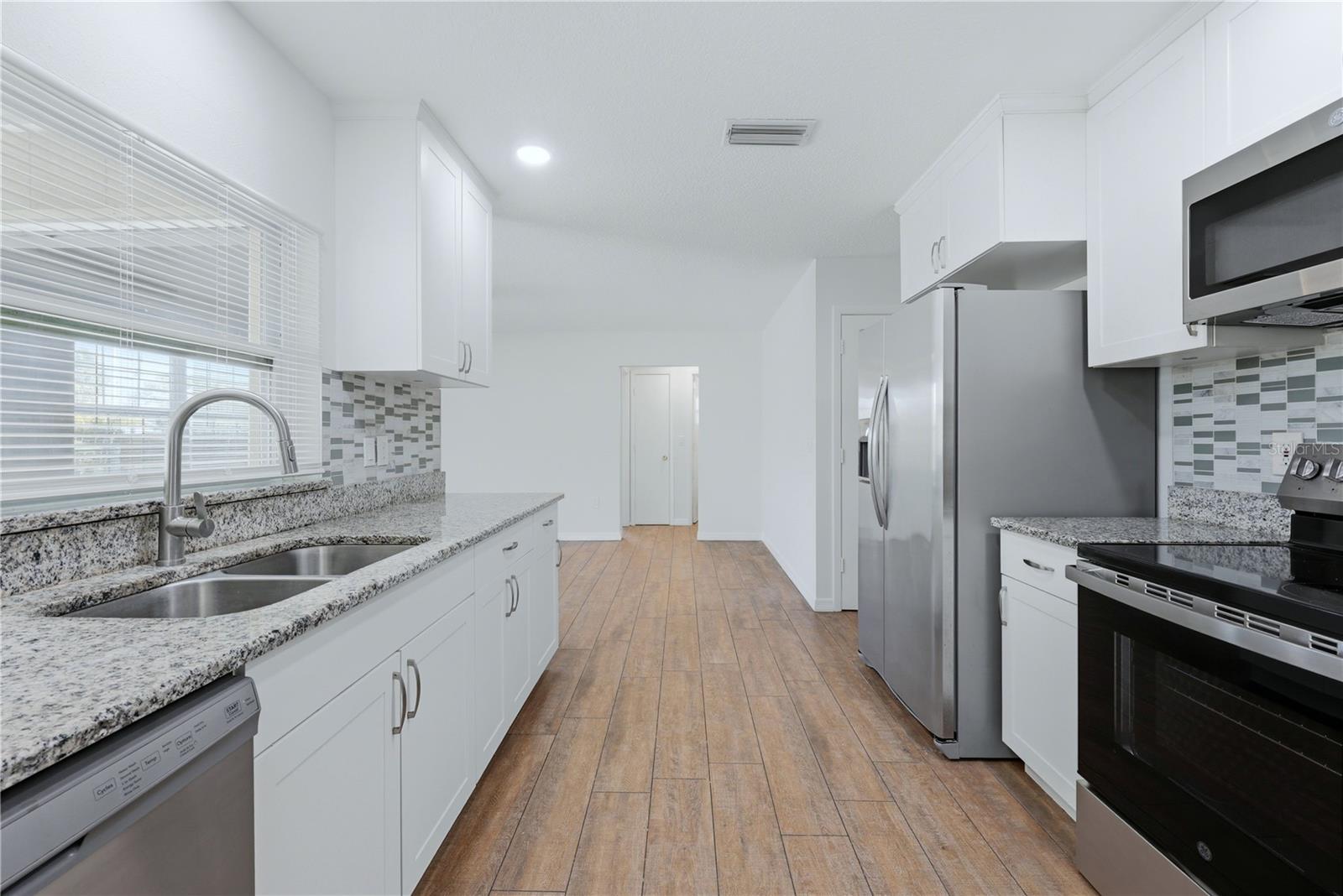 SARASOTA VENICE CO 11 37 18 - Residential