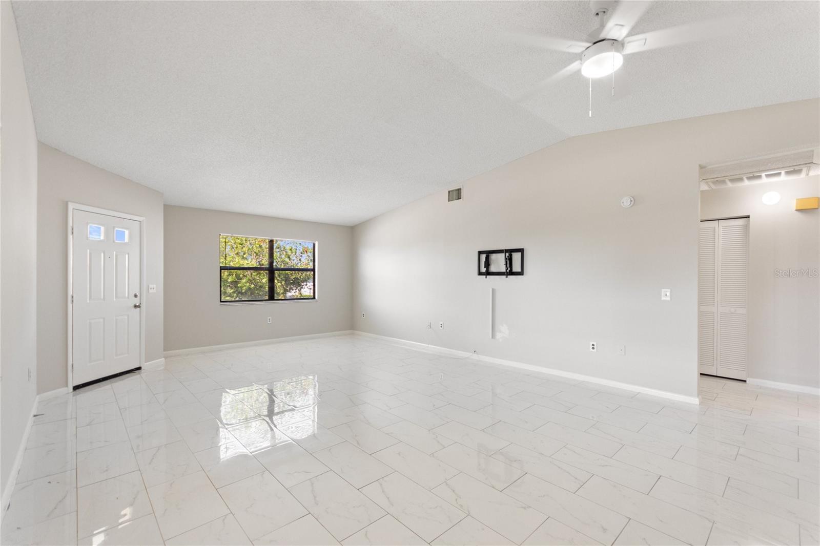 HIGHLAND FAIRWAYS PH 01 - Residential Lease