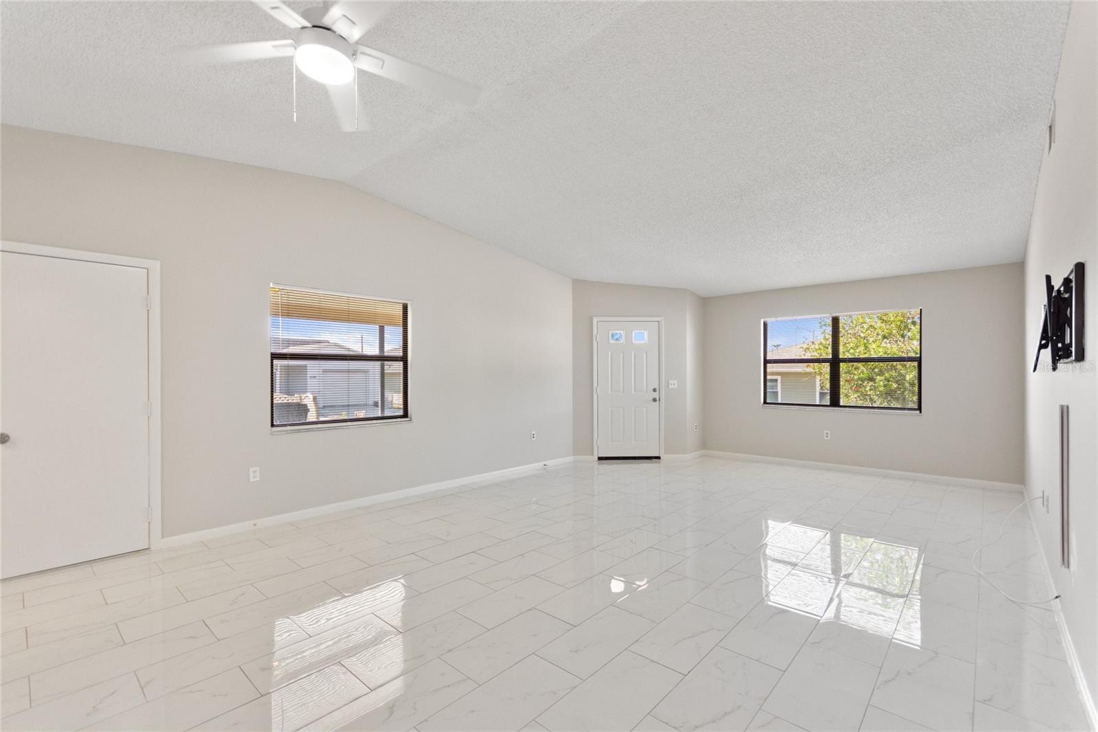 HIGHLAND FAIRWAYS PH 01 - Residential Lease