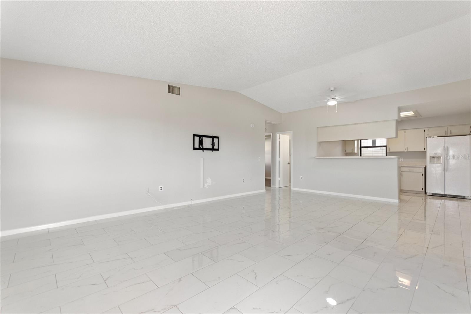 HIGHLAND FAIRWAYS PH 01 - Residential Lease