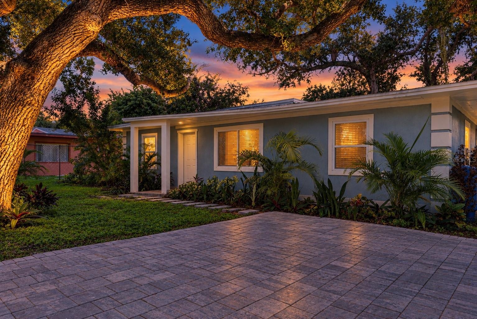 1112 SUNSET AVENUE
