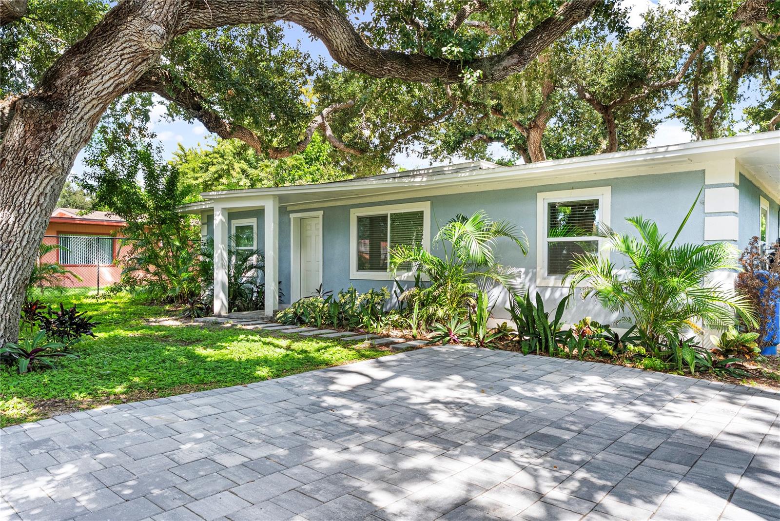 1112 SUNSET AVENUE