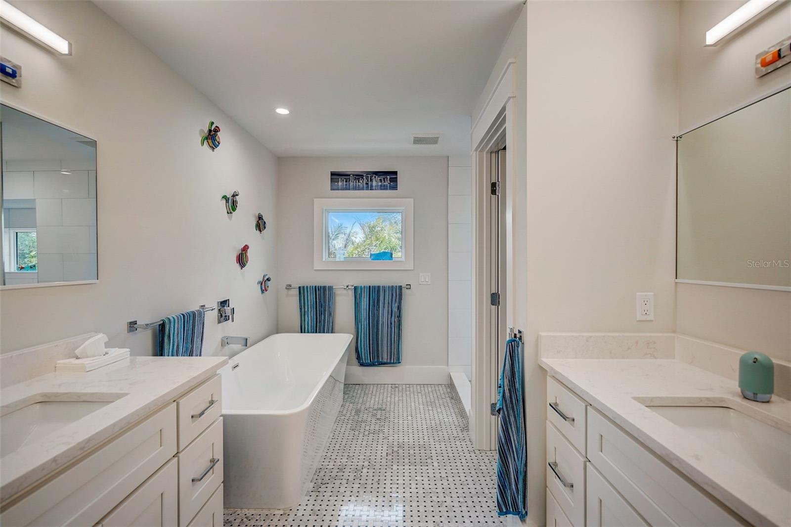 ANNA MARIA BEACH - Residential