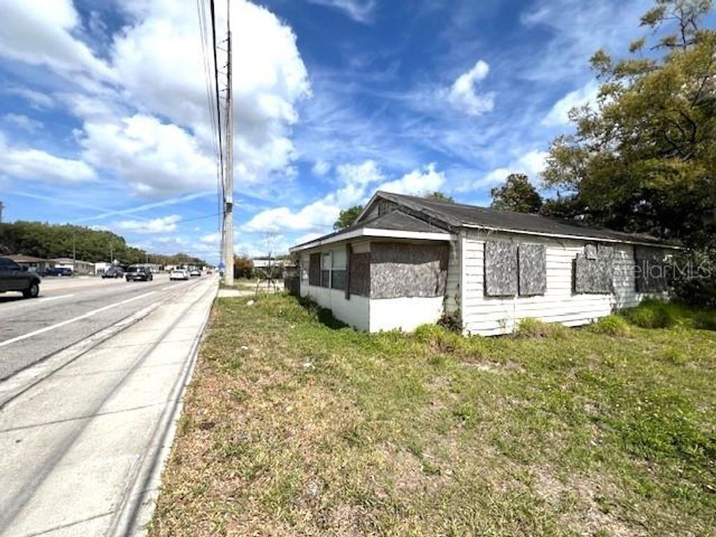 Photo of 980 Berkley Road, Auburndale, FL 33823 (MLS # B4901856)