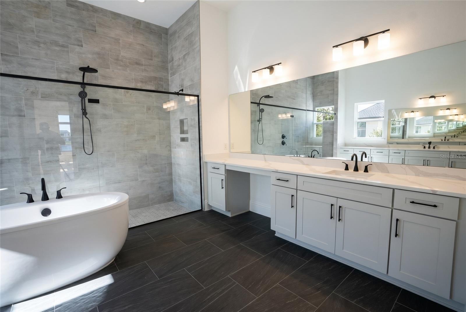 LAUREL POINTE PH 3 - Residential