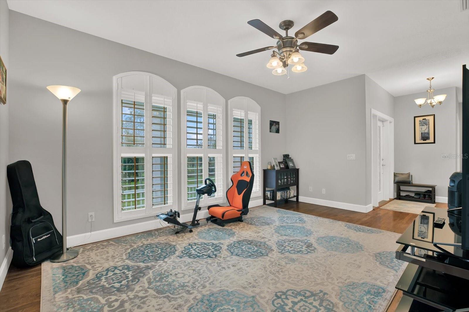 5413 TROPICAL WOODS COURT