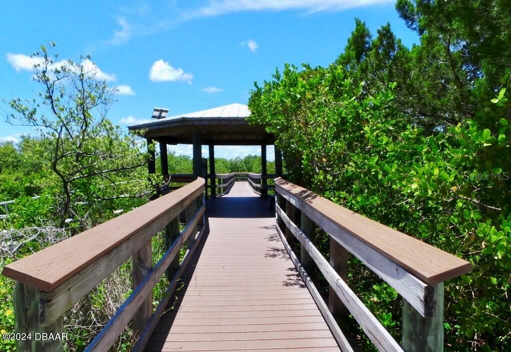 LIGHTHOUSE SHORES - Land