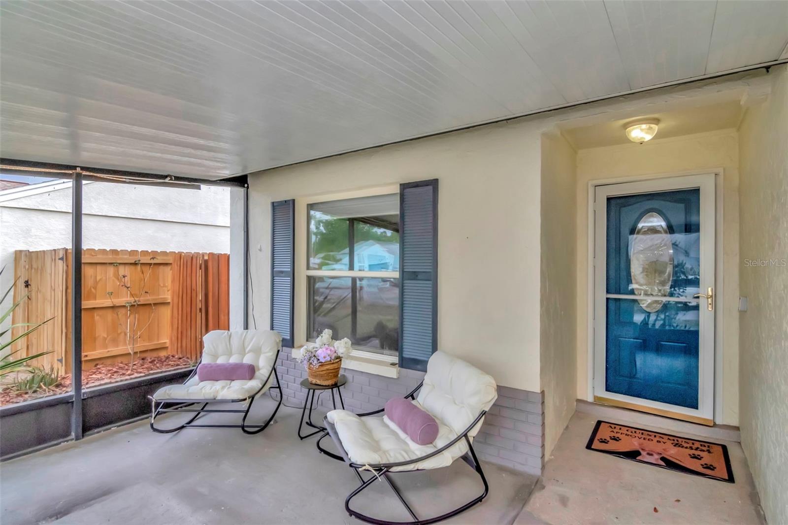 TROPICAL PINES - Residential