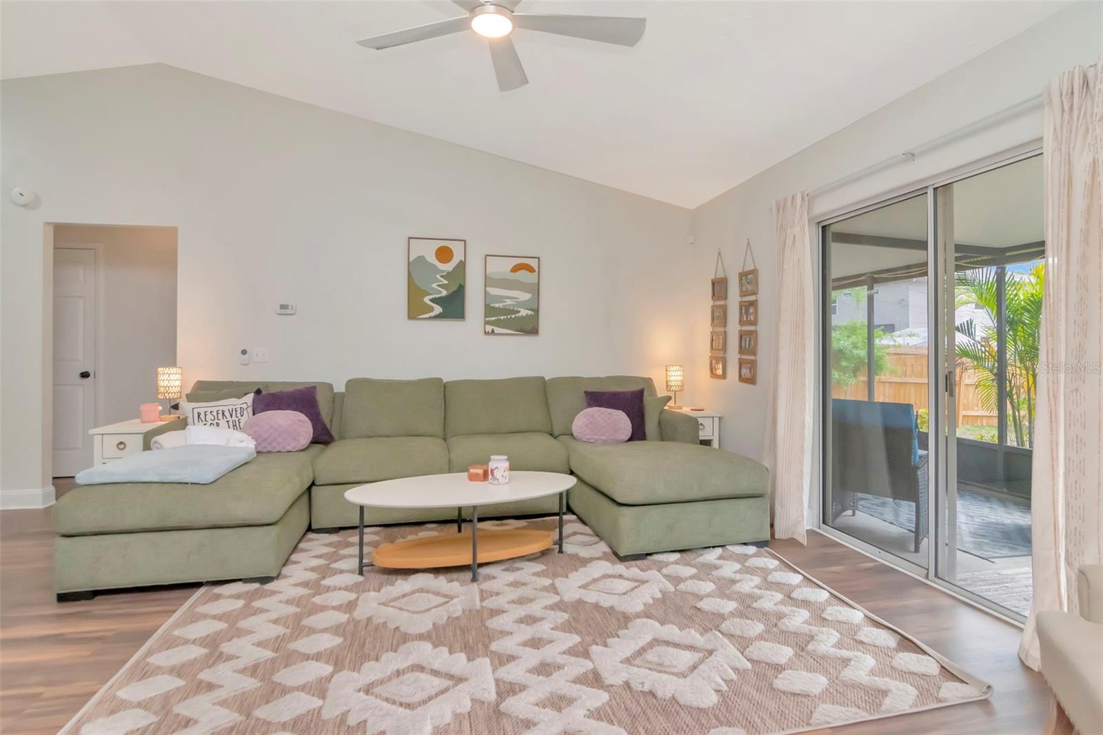 TROPICAL PINES - Residential