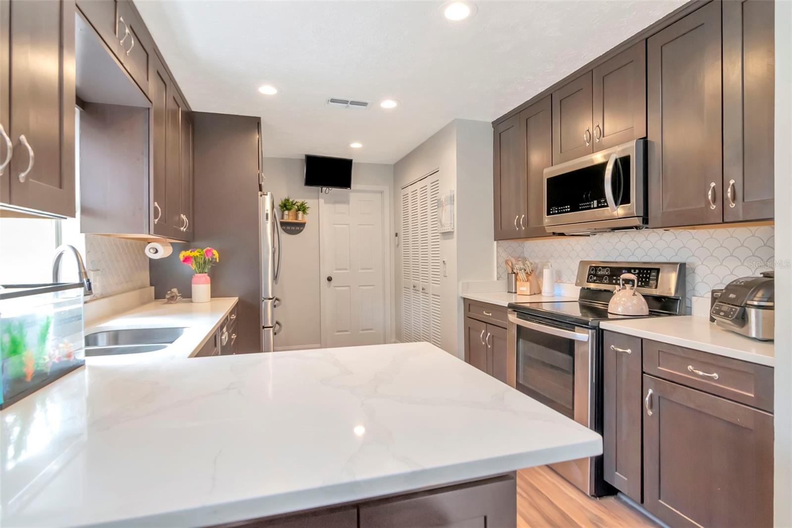 TROPICAL PINES - Residential