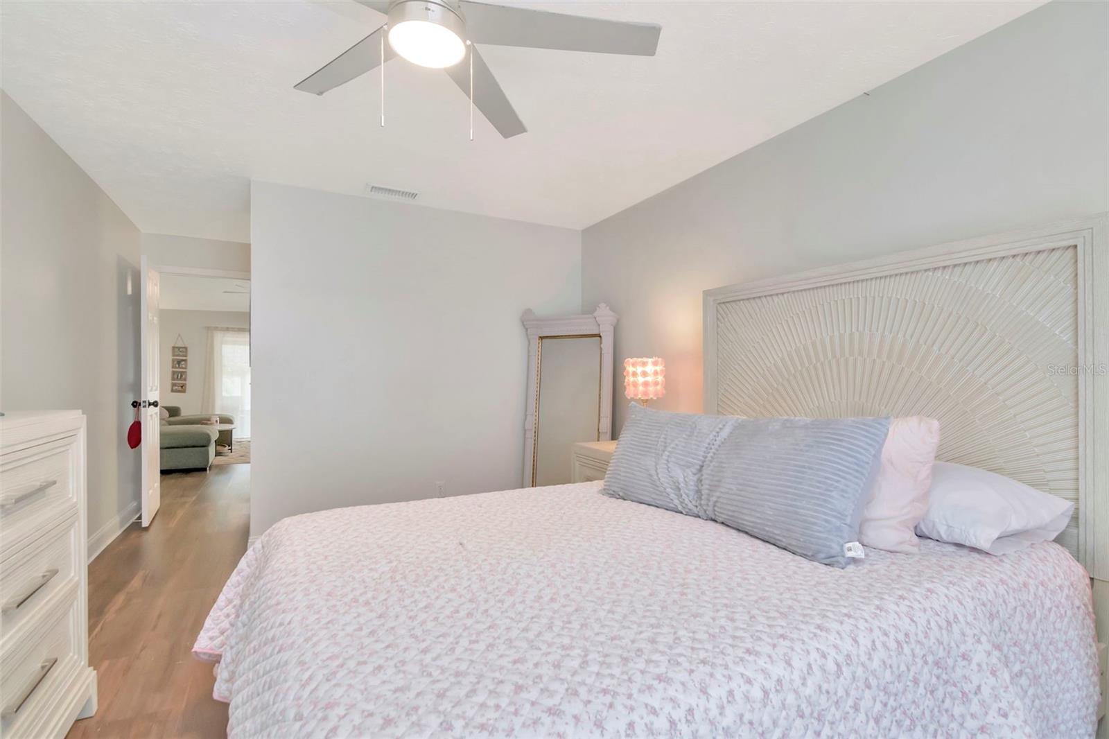 TROPICAL PINES - Residential