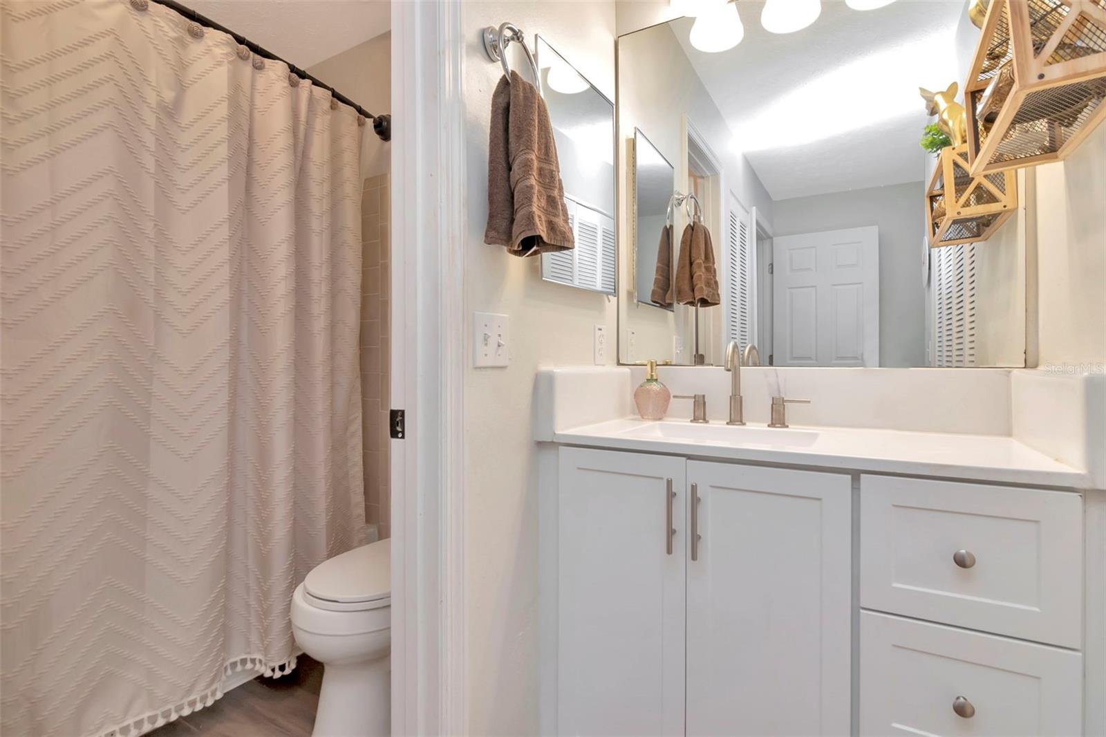 TROPICAL PINES - Residential