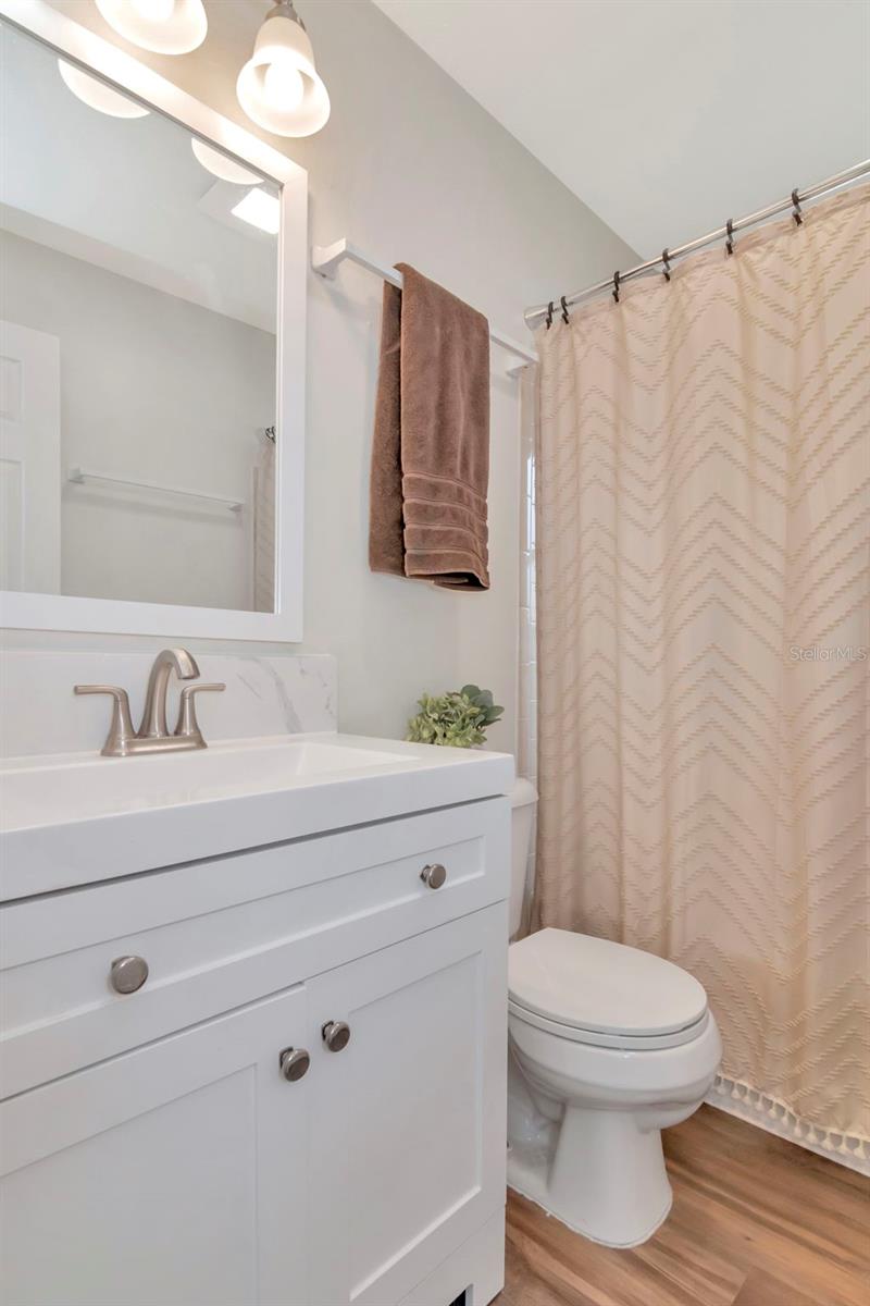 TROPICAL PINES - Residential