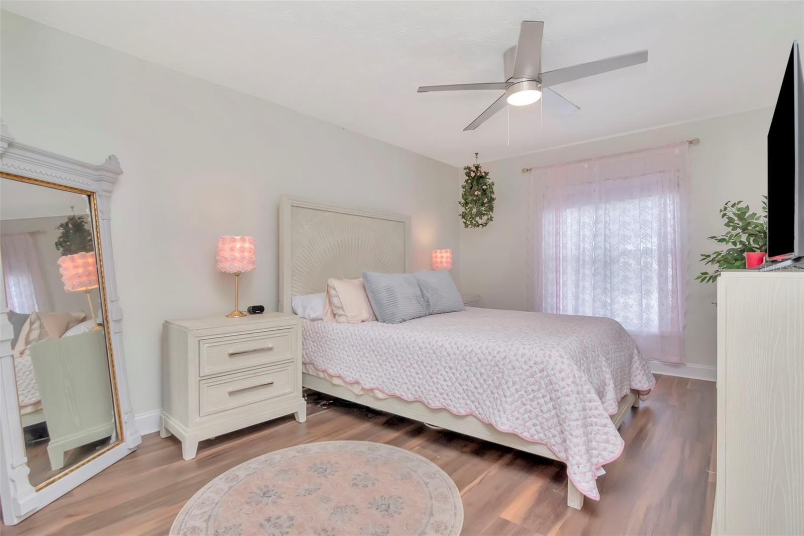 TROPICAL PINES - Residential