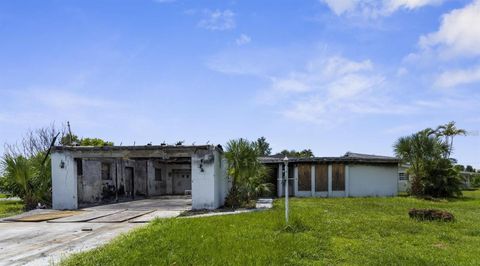 189 CUMMINS AVENUE NE PORT CHARLOTTE FL 33952