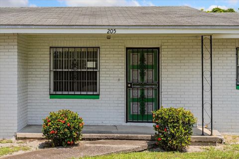 A home in WINTER HAVEN