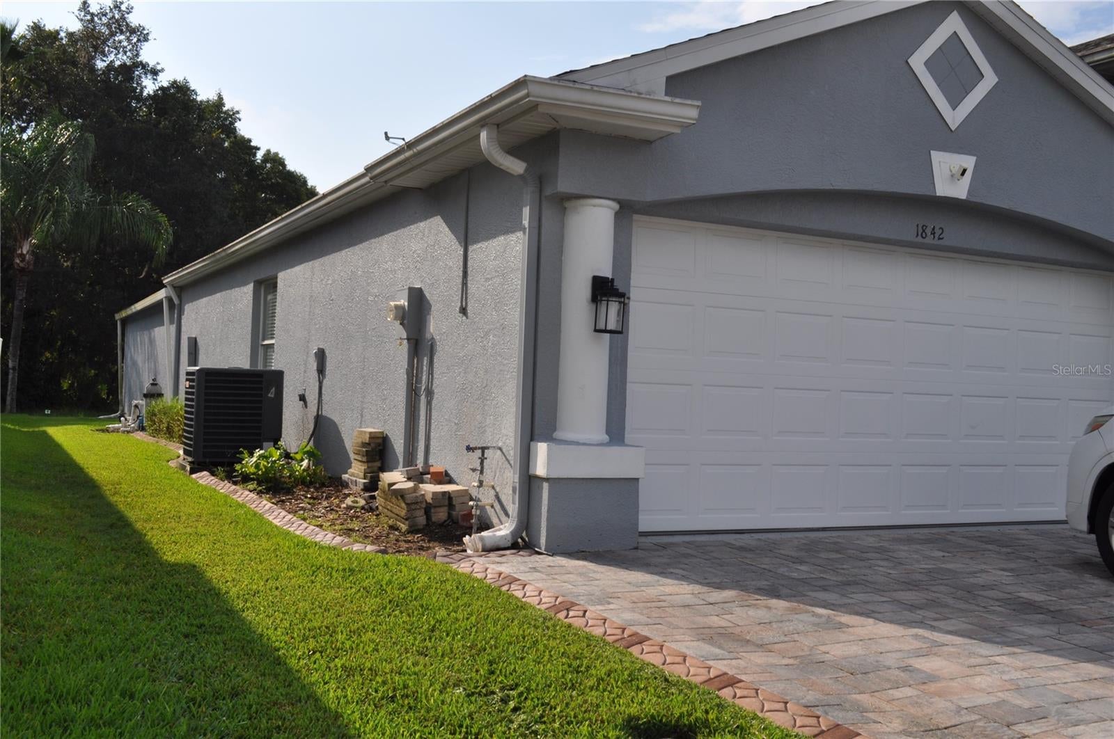 1842 RIDGELAKE COURT