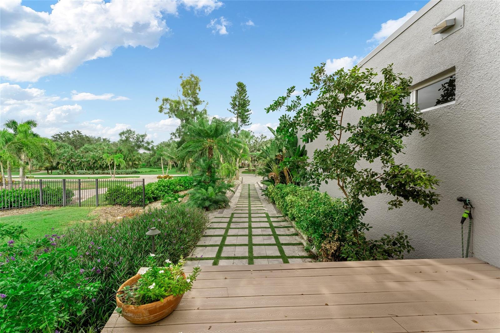 TIERRA VERDE - Residential