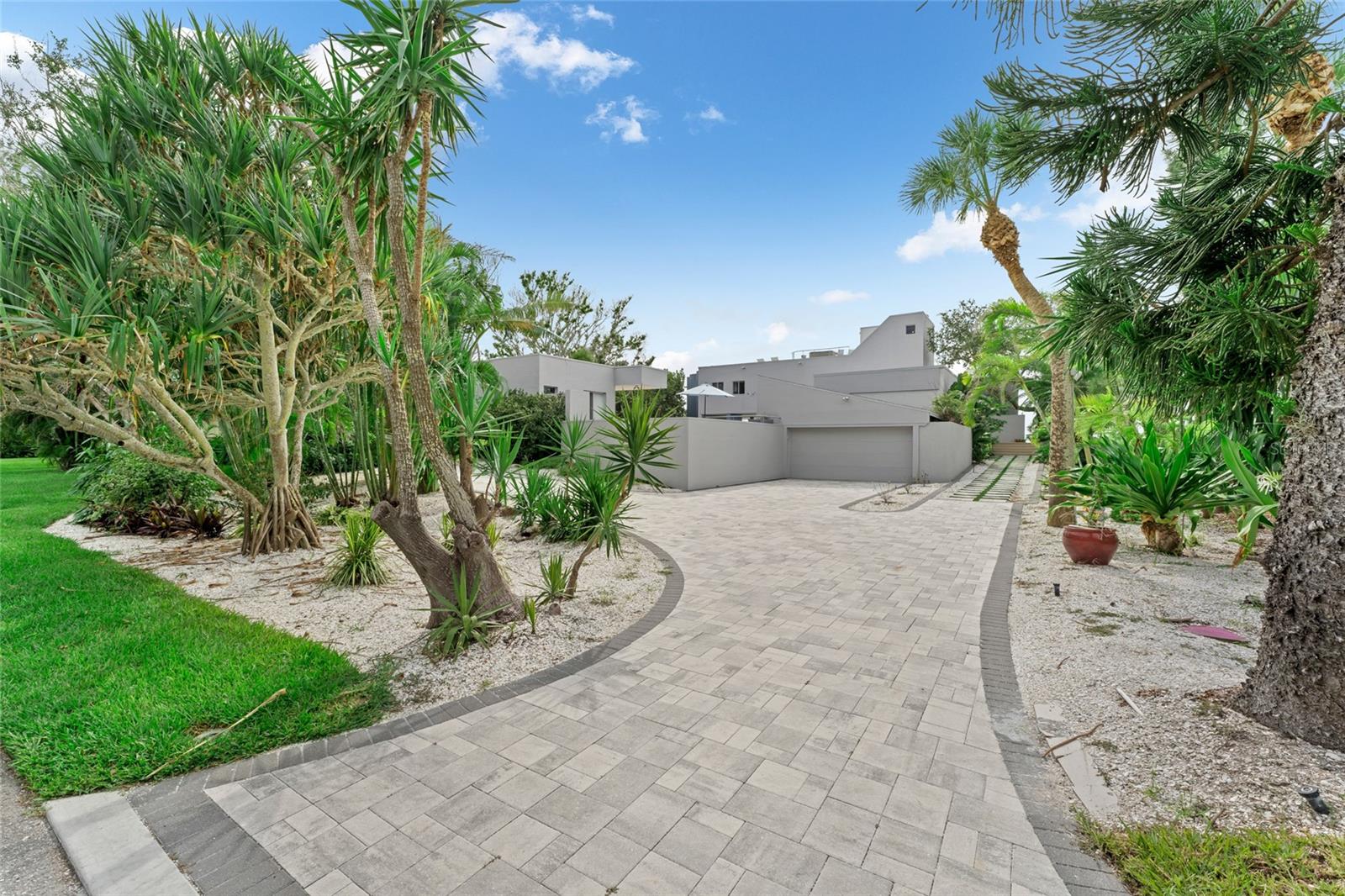 TIERRA VERDE - Residential
