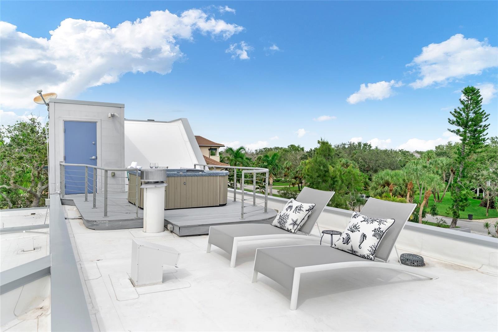 TIERRA VERDE - Residential