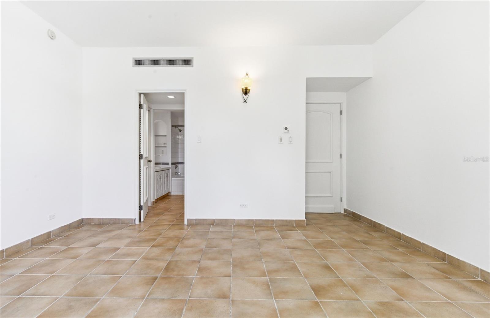 LAS CASITAS I COND - Residential