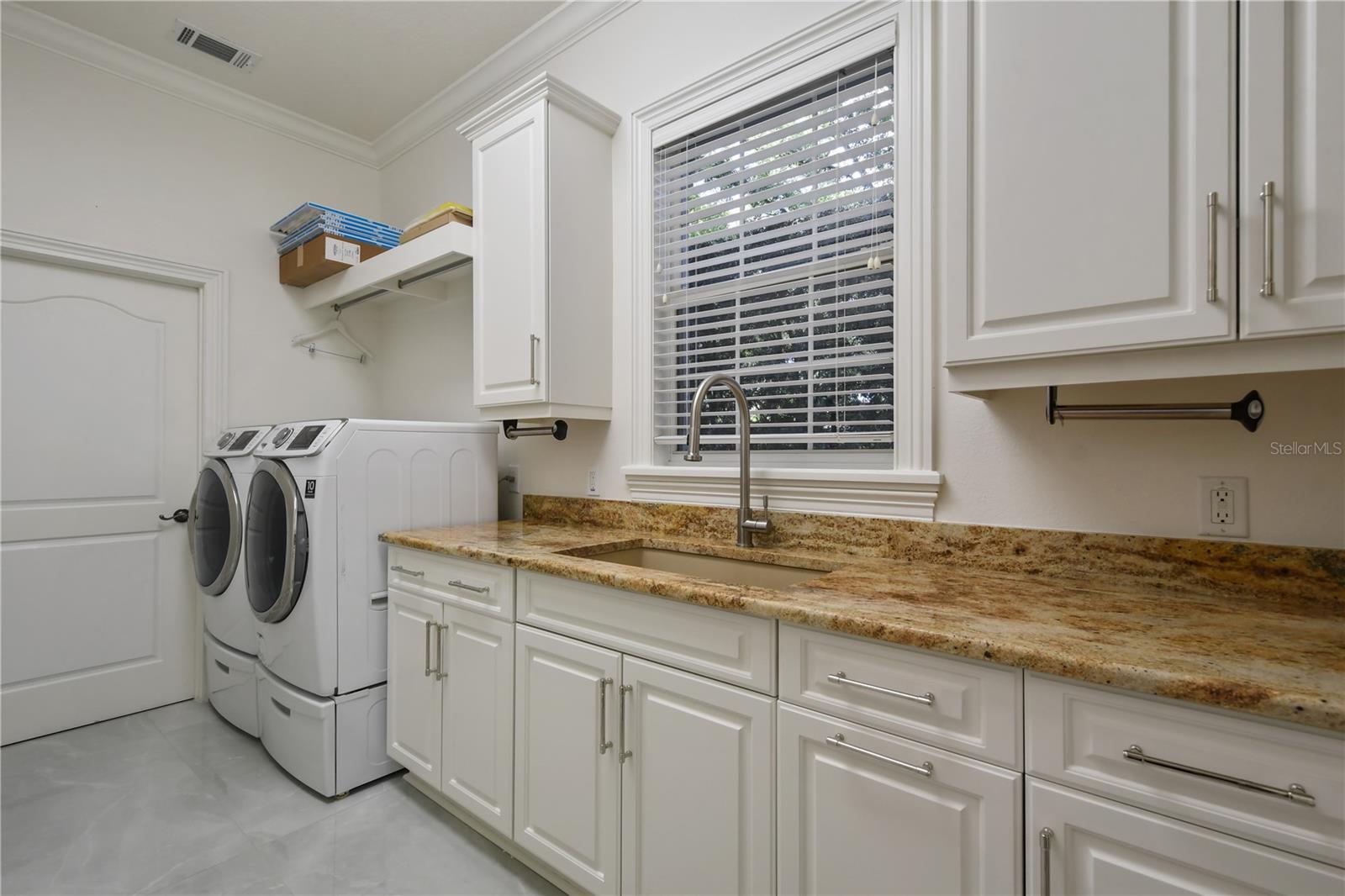 SUNSET BAY - Residential