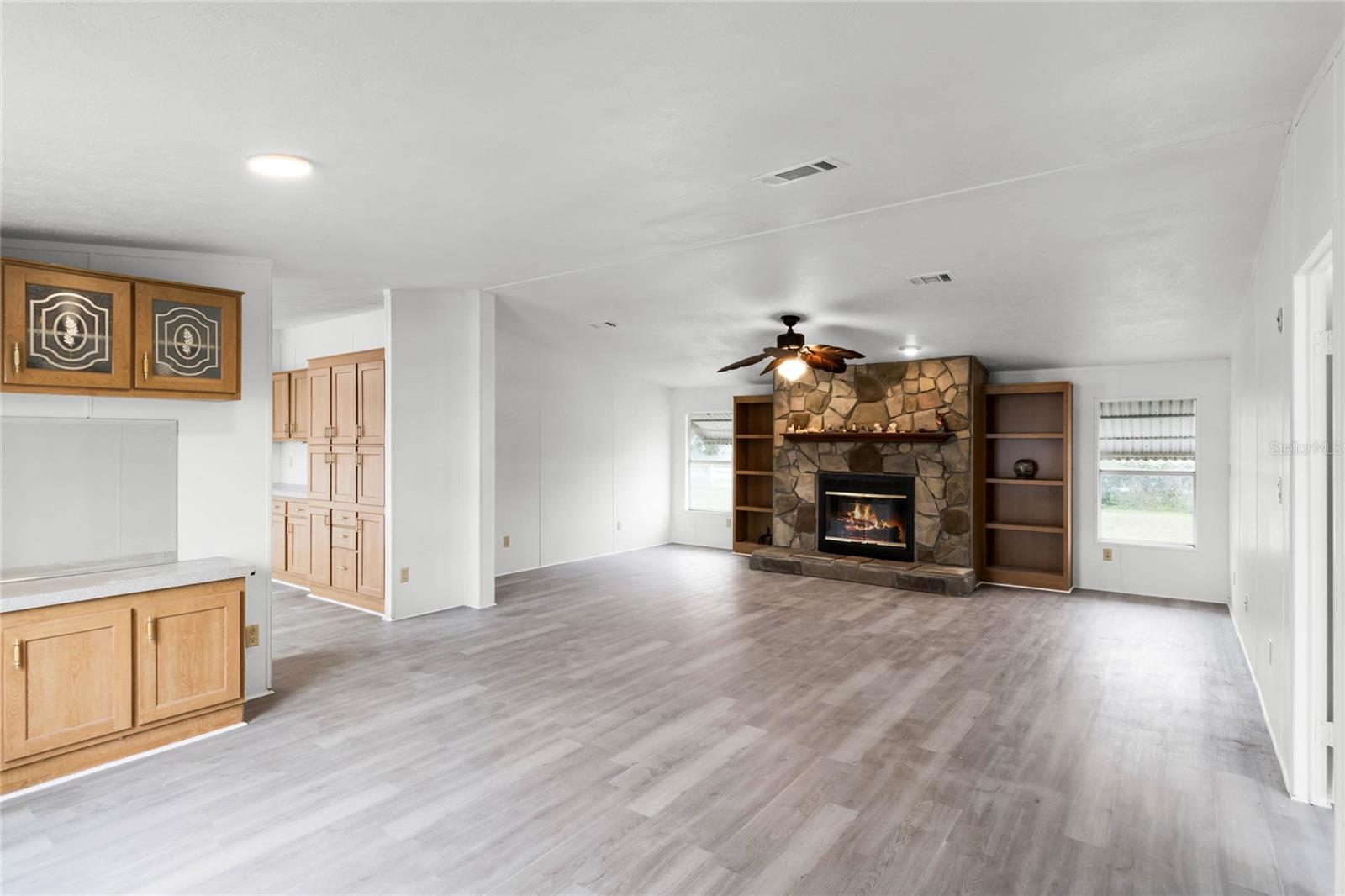 571 LINDSEY DRIVE