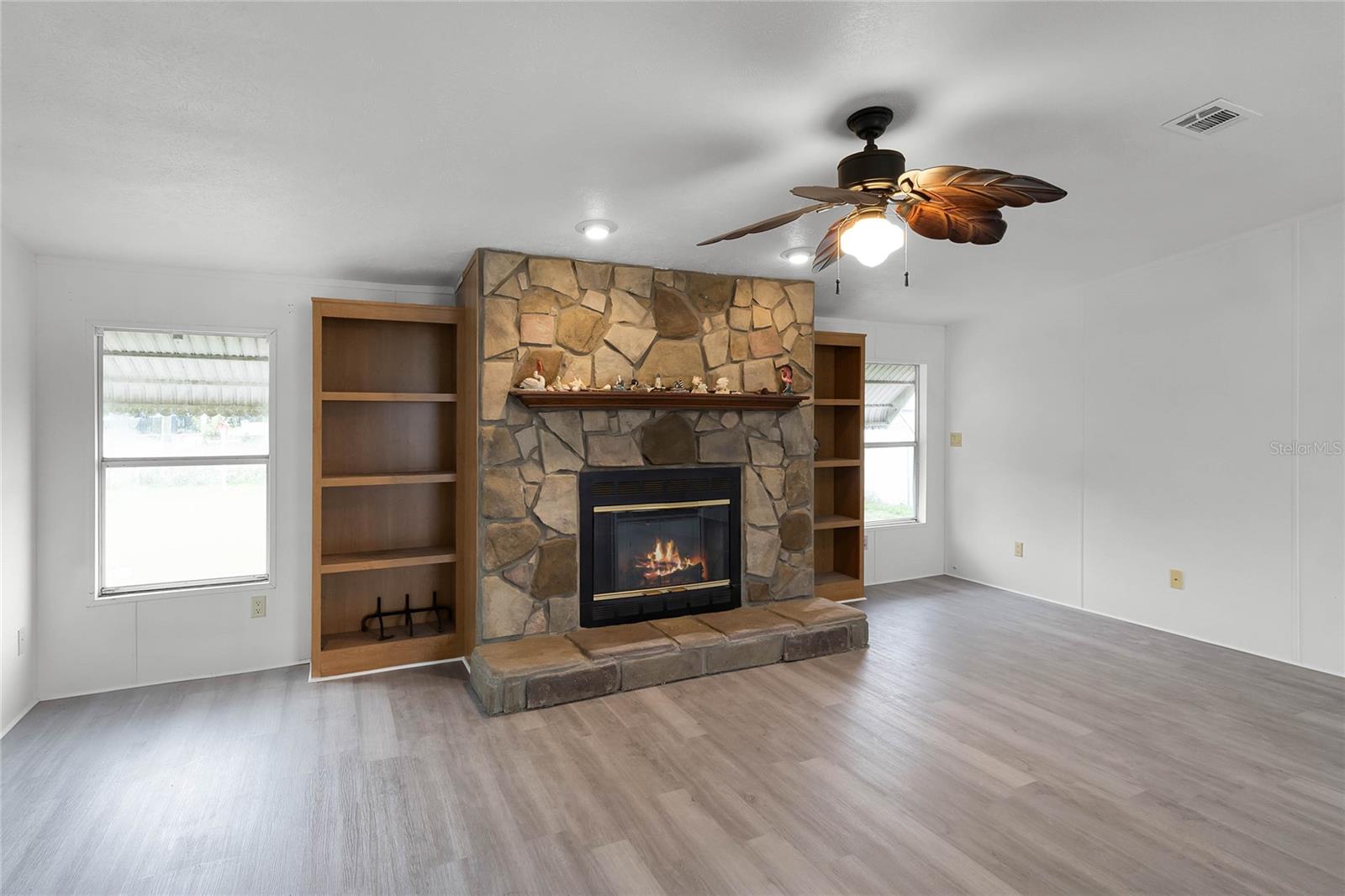 571 LINDSEY DRIVE