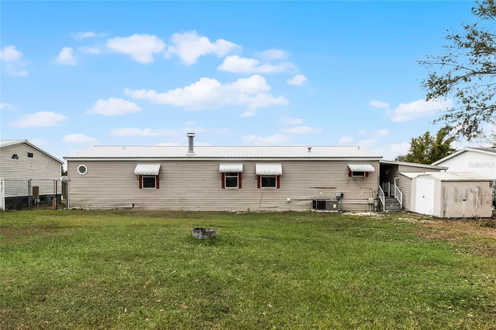 571 LINDSEY DRIVE