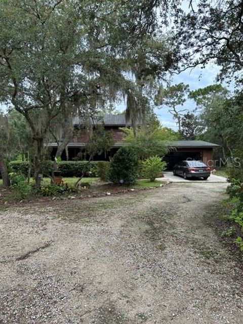 A home in EUSTIS