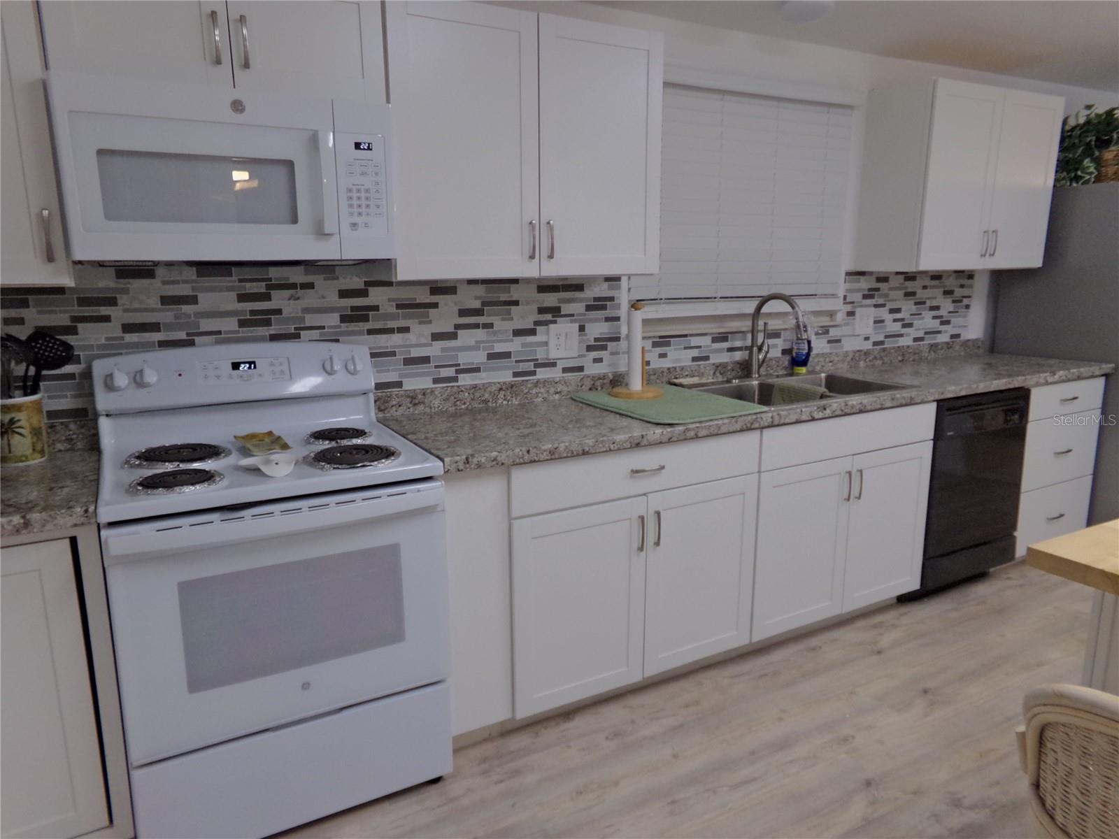 LEMON BAY ISLES PH 04 - Residential