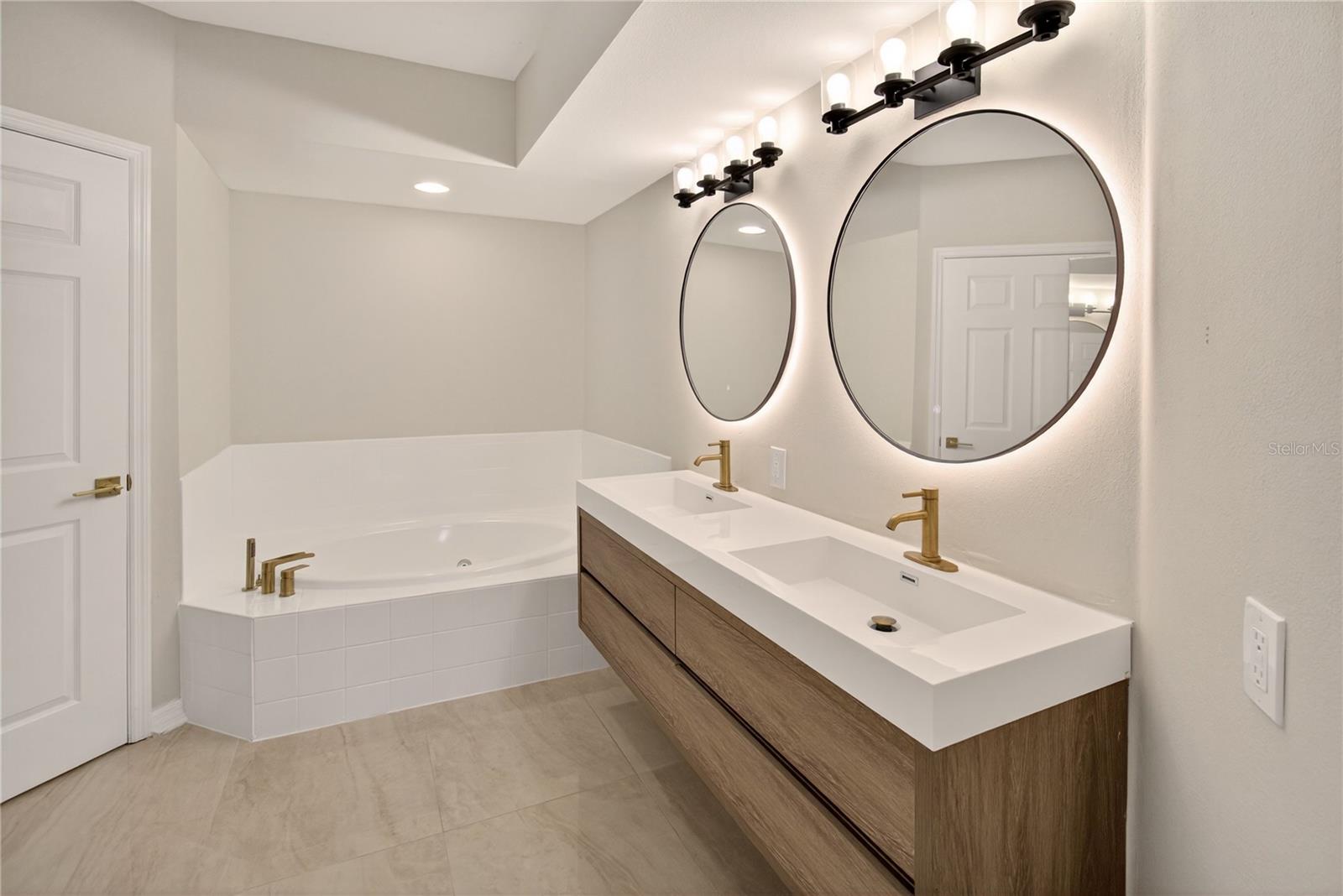 EAGLES POINT AT THE LANDINGS 2 - Residential
