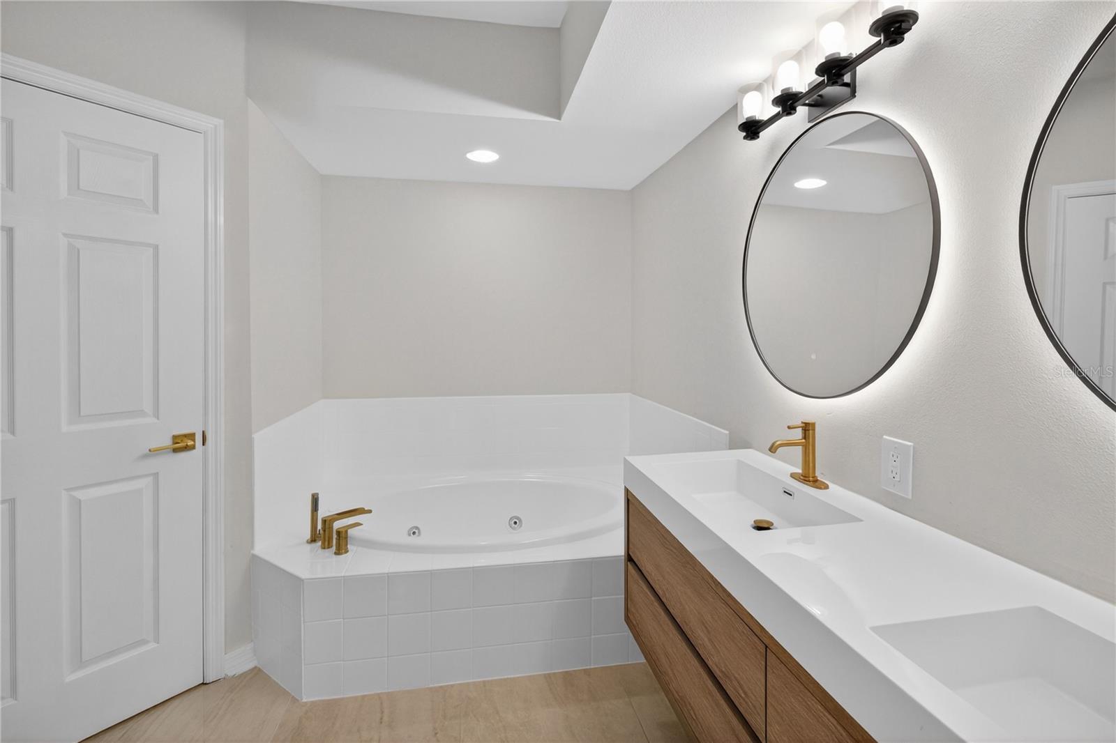 EAGLES POINT AT THE LANDINGS 2 - Residential