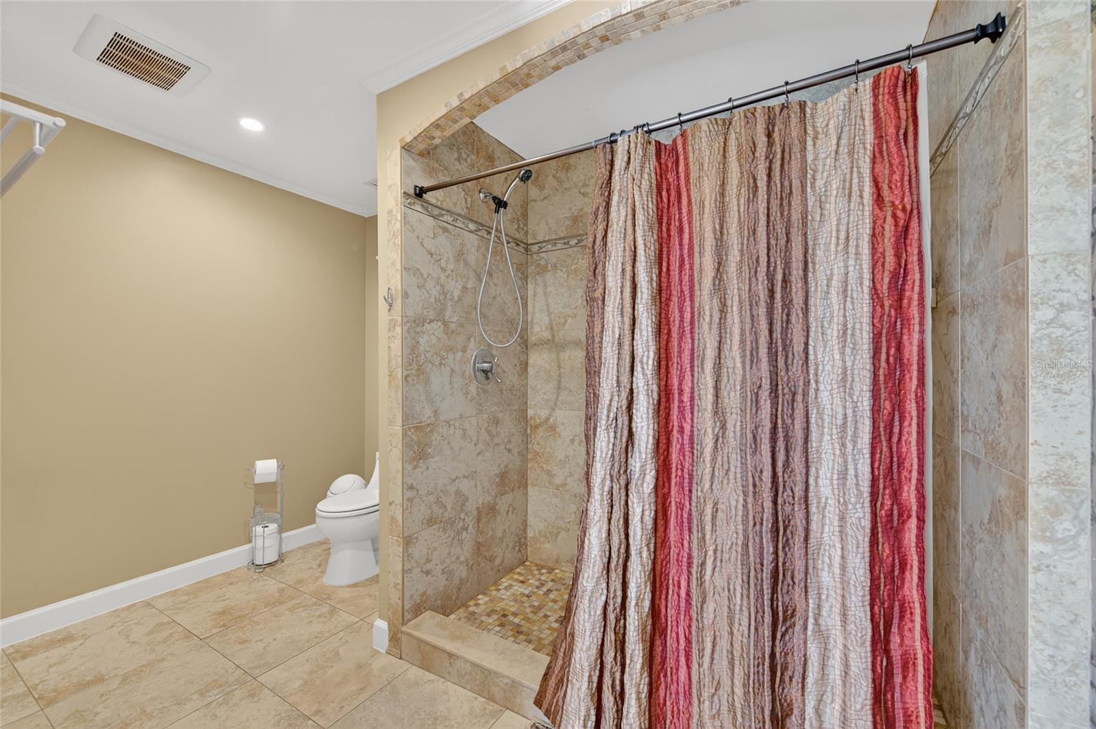 MC ELROYS BELLEVIEW - Residential