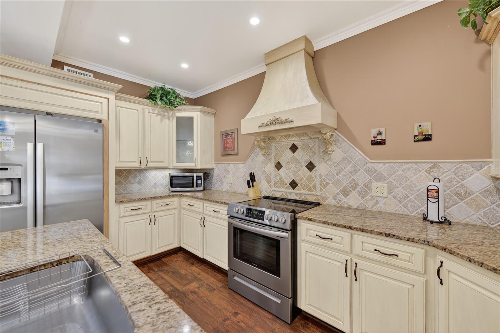 MC ELROYS BELLEVIEW - Residential