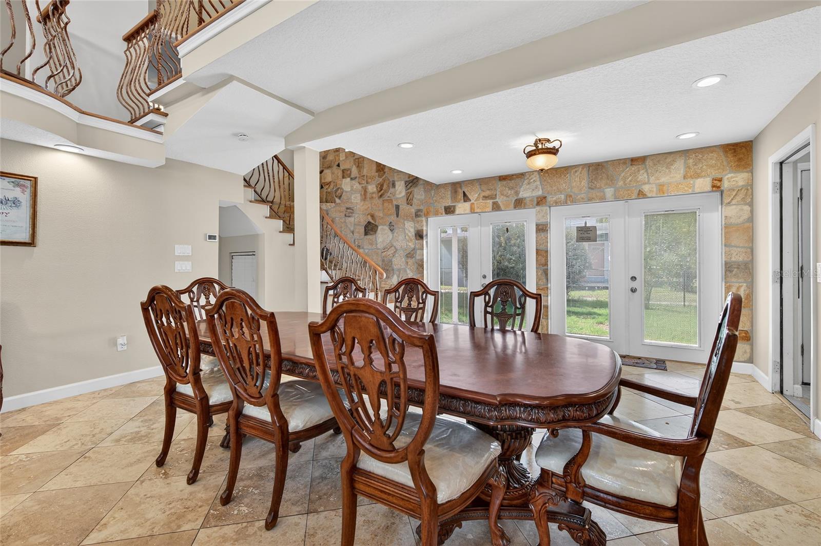 MC ELROYS BELLEVIEW - Residential