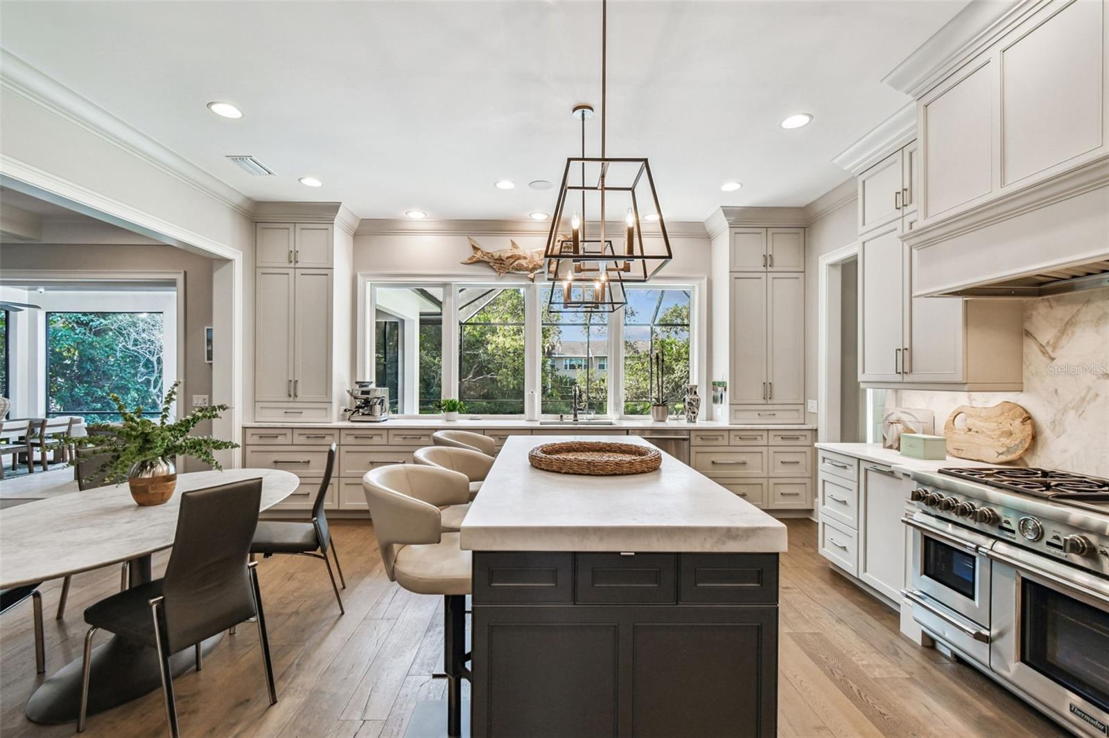 2922 W HAWTHORNE ROAD