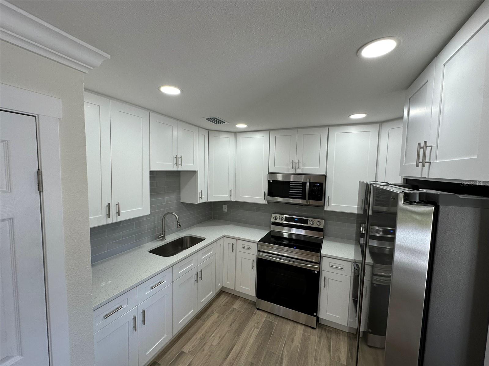 APOLLO BEACH UNIT 1 PT 2 - Residential Lease