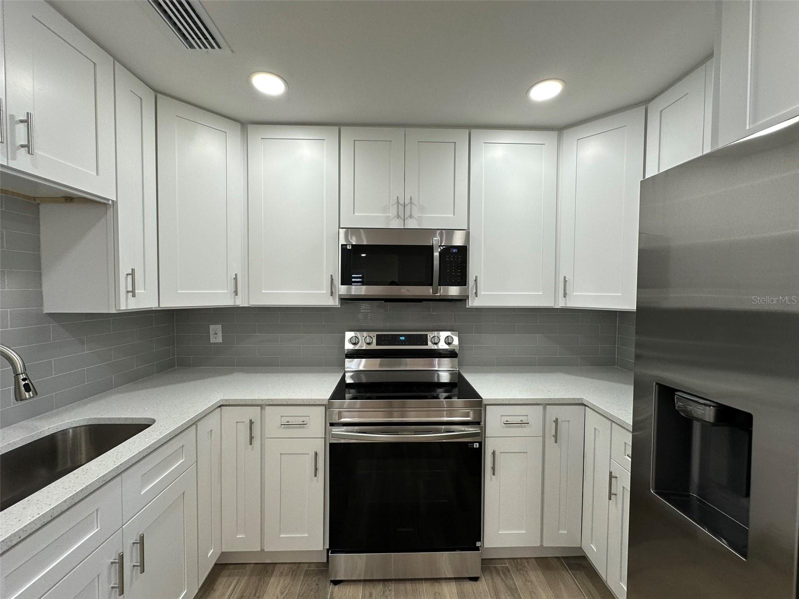 APOLLO BEACH UNIT 1 PT 2 - Residential Lease