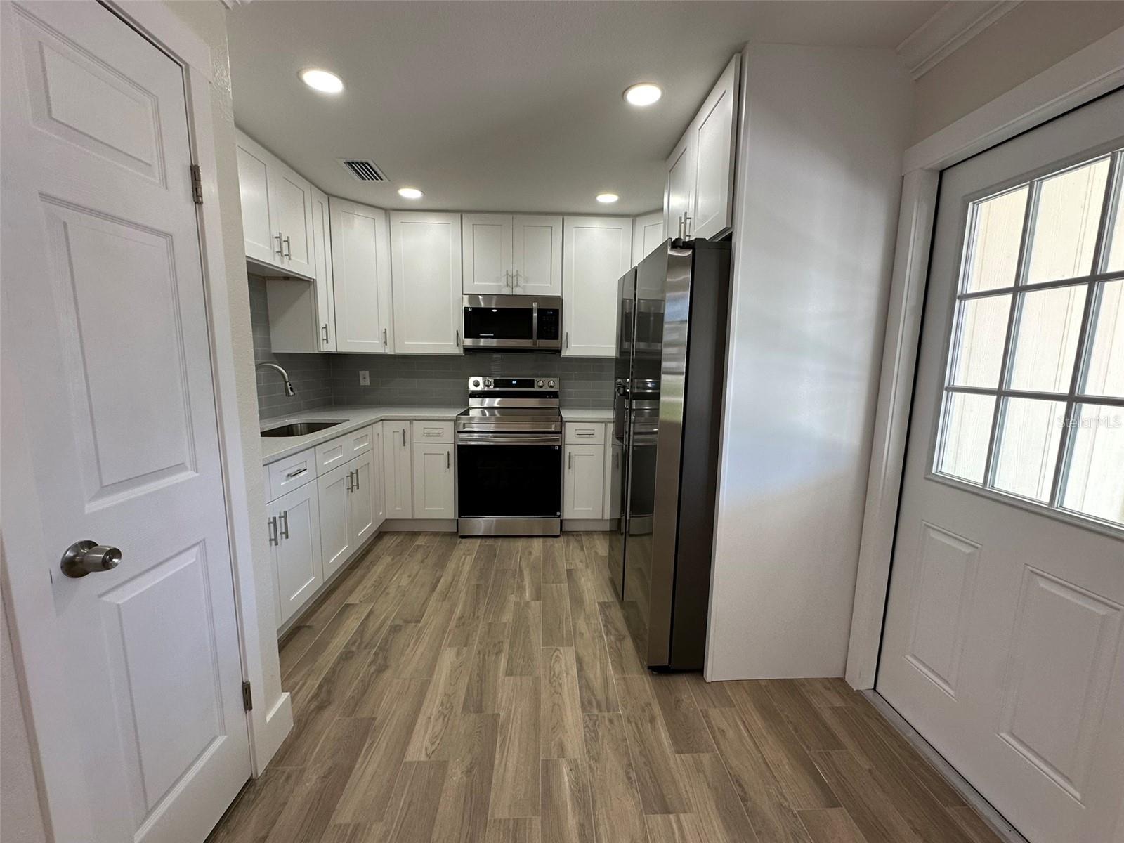 APOLLO BEACH UNIT 1 PT 2 - Residential Lease