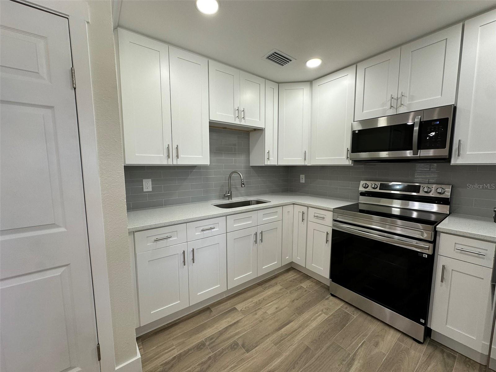 APOLLO BEACH UNIT 1 PT 2 - Residential Lease