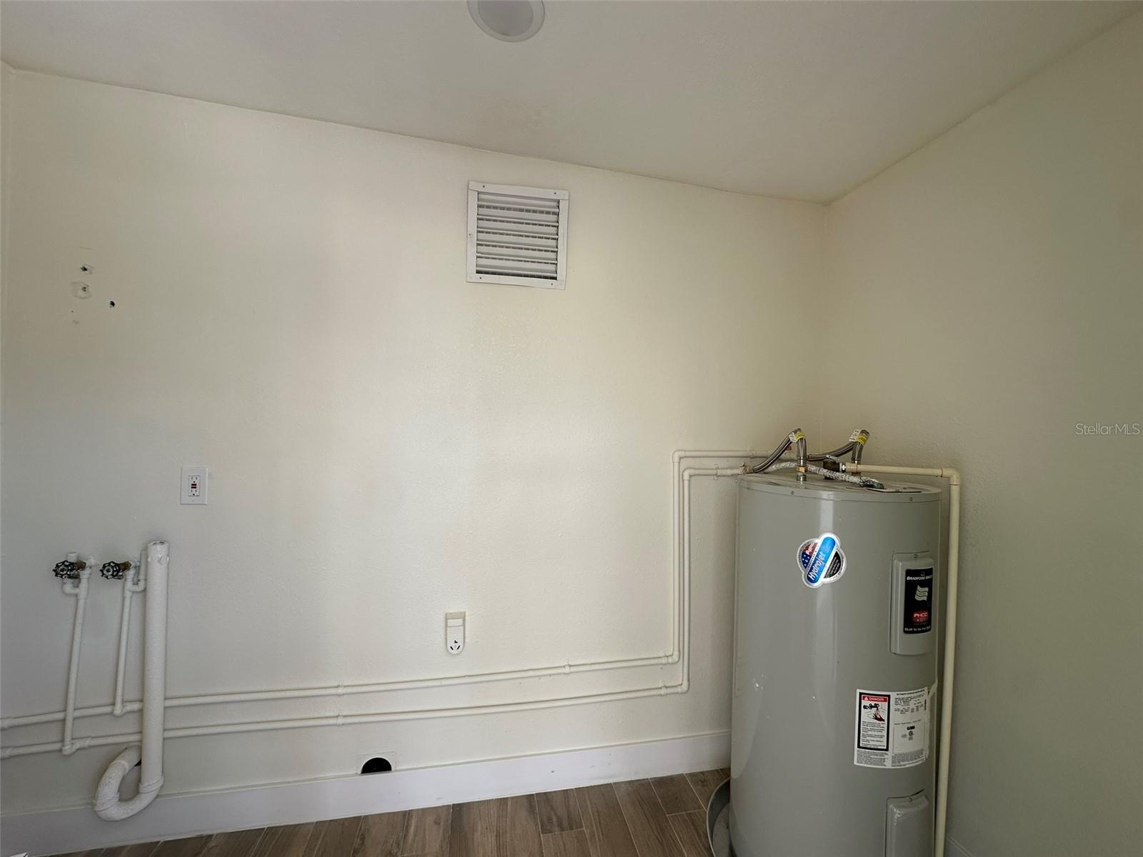 APOLLO BEACH UNIT 1 PT 2 - Residential Lease