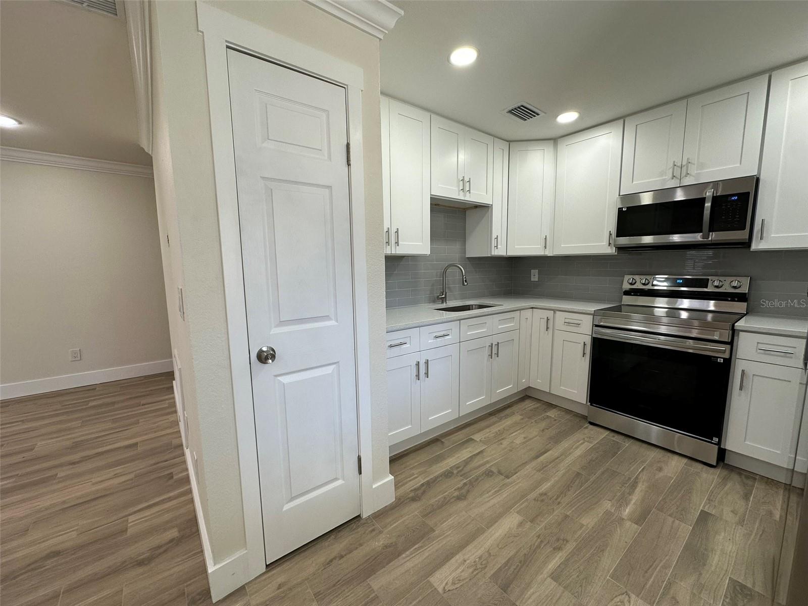 APOLLO BEACH UNIT 1 PT 2 - Residential Lease