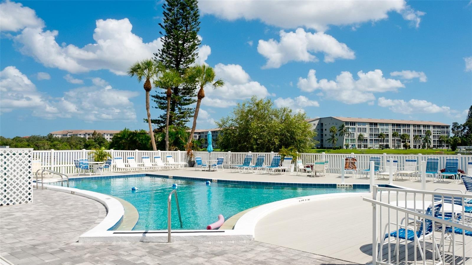 BAYSHORE ON THE LAKE APTS SEC 4 - Residential