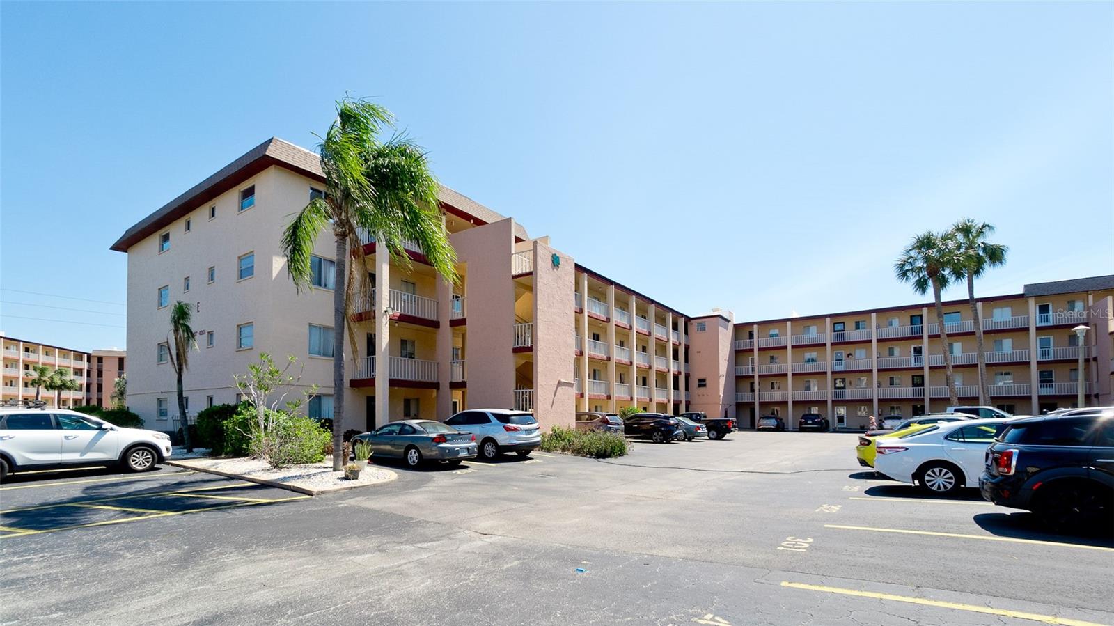 BAYSHORE ON THE LAKE APTS SEC 4 - Residential
