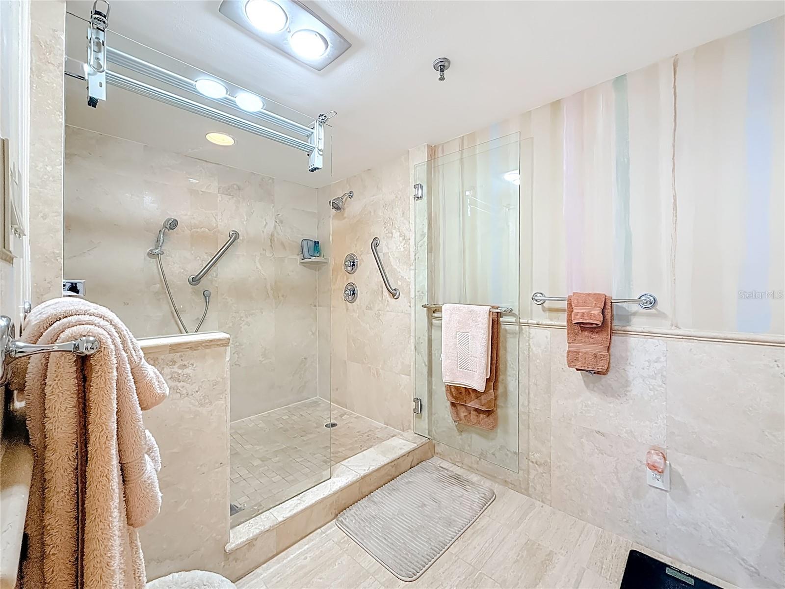 MONTE CARLO TOWERS A CONDOMINI - Residential