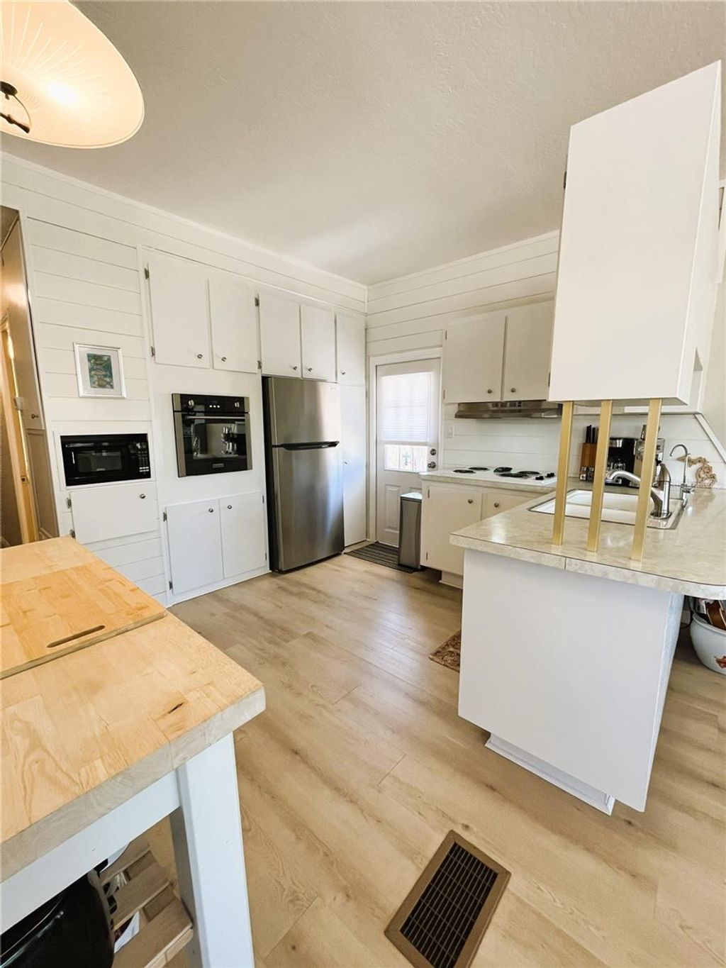 Photo of 6621 Marina Drive, Bradenton, FL 34207 (MLS # A4687096)