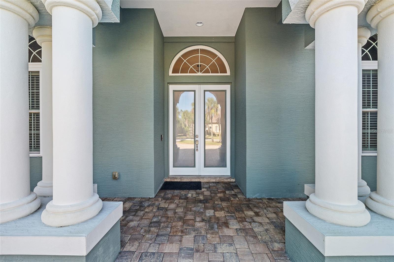 2 HUMMING BIRD CIRCLE