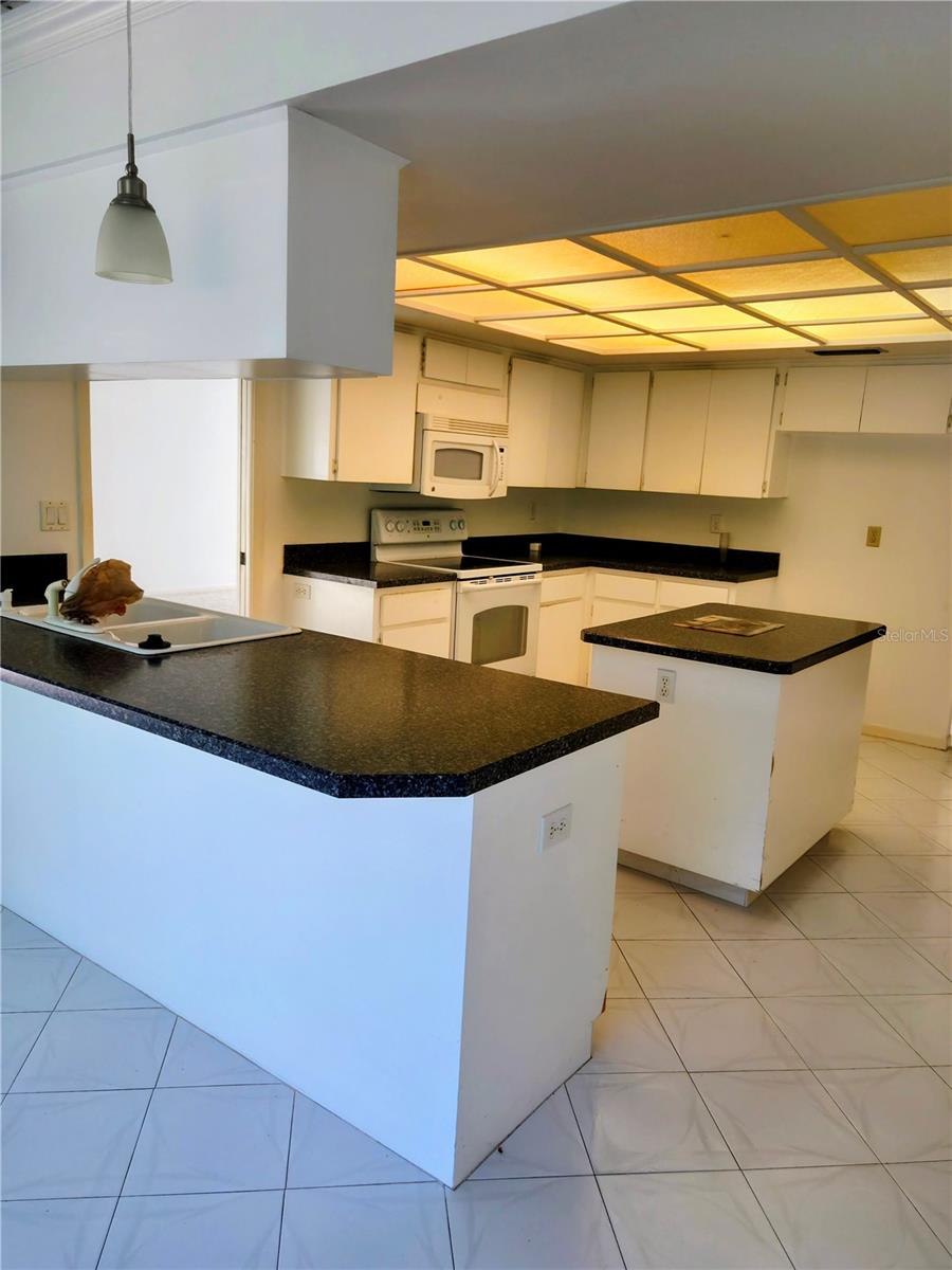 2700 WESTCHESTER DRIVE N